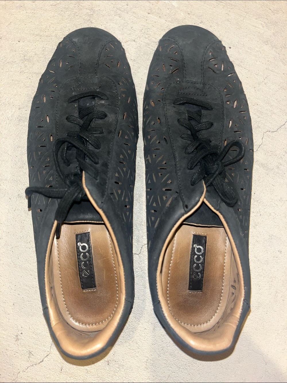 Ecco Black Perforated Leather Lace-Up Sneakers with Tan Insole